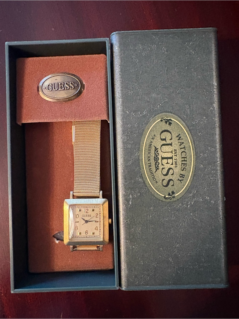 1996 Ladies Gt Vintage Guess watch w/ mesh bracelet quartz